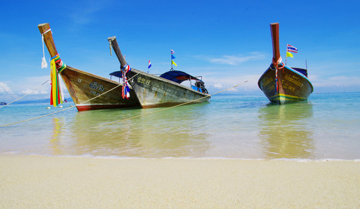 在泰国安达曼海中的小船