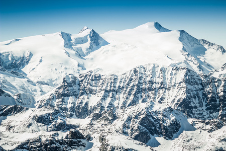 美丽的景色，从 Kitzsteinhorn 滑雪胜地