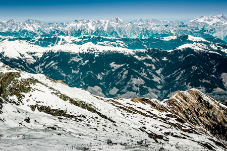 美丽的景色，从 Kitzsteinhorn 滑雪胜地