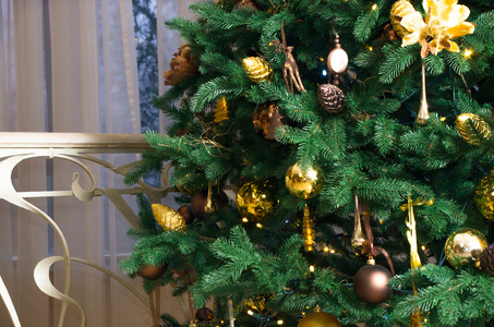 上一棵圣诞树，圣诞装饰品