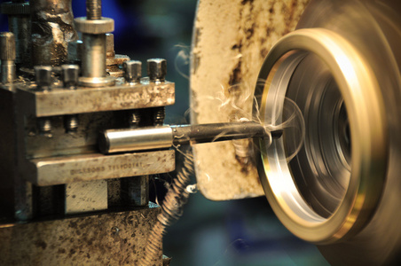 车床操作工作铺上照片