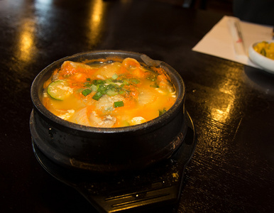 很快杜 Boo 汤在韩国料理