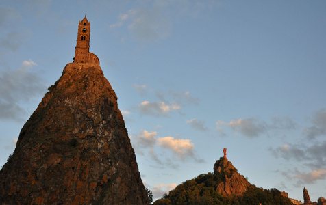 在勒皮恩利用 Mont dAiguilhe