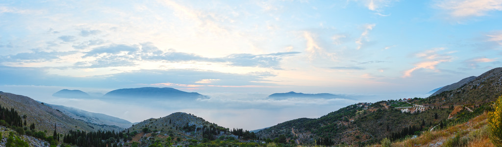 日出夏季山景观希腊凯法洛尼亚。