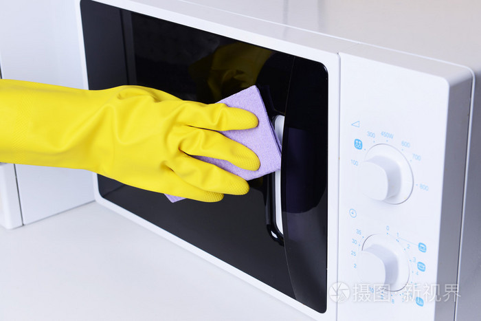 清洗厨房特写微波炉