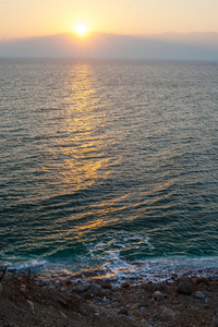 日出在死海