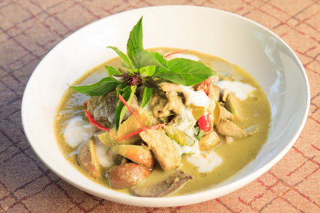 泰国食品绿咖喱鸡激烈汤