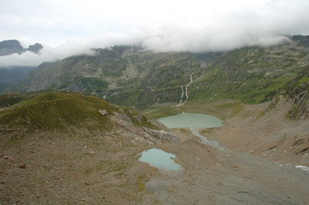 在瑞士的阿尔卑斯山的 Steisee 湖