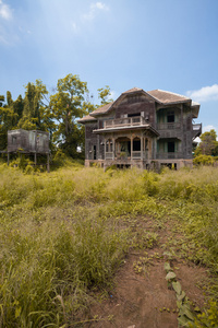 被遗弃的旧房子