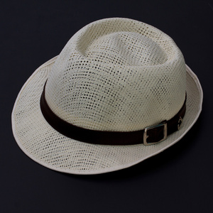 夏季秸秆帽子上白色隔离