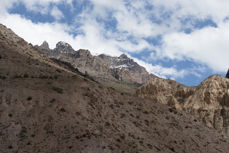 帕米尔山脉。春天。塔吉克斯坦