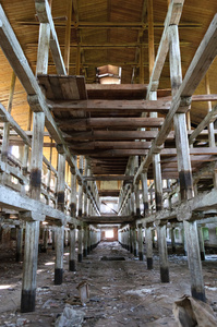 被遗弃的木制建筑物