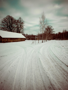 在冬天复古老式国家雪路