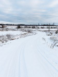 冬天下雪小路