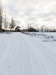 冬天下雪小路