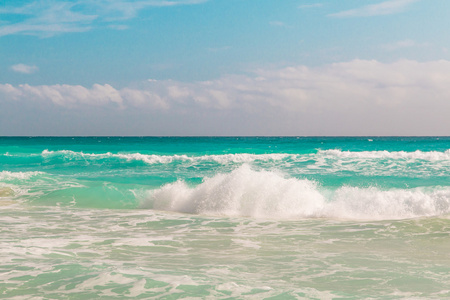 海浪，白色的沙滩，加勒比海