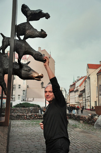 里加，拉脱维亚不来梅镇的音乐家的雕像
