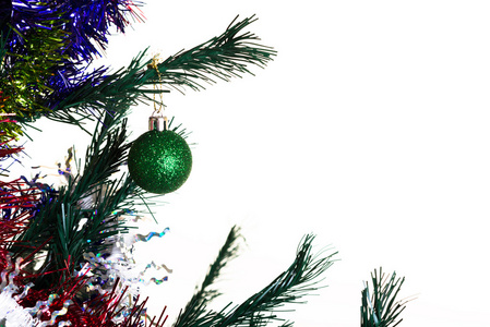 与多彩装饰品圣诞树