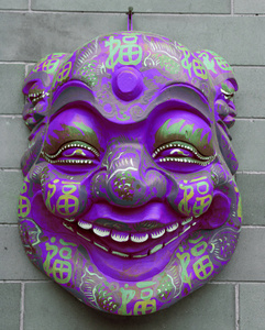 琉璃厂墙上的中国面具照片