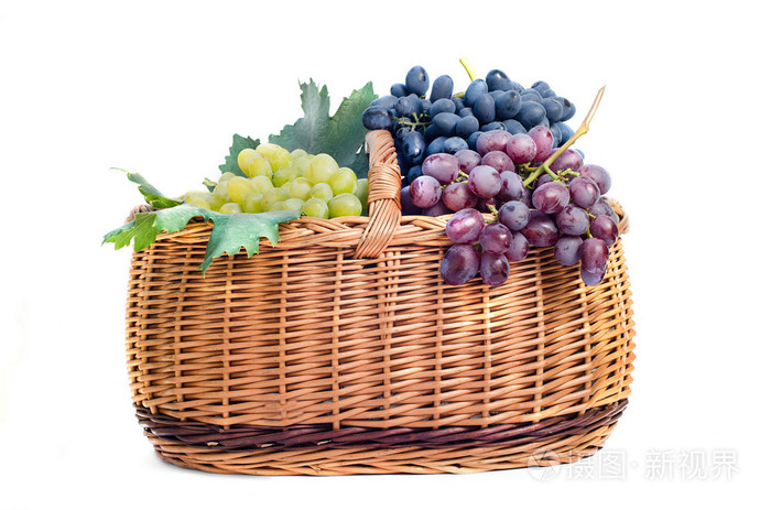 熟透的甜葡萄在篮子里的分类