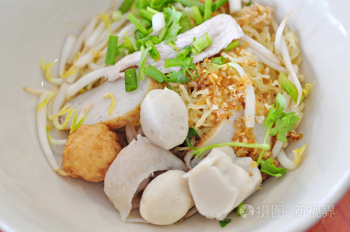 猪肉及鱼丸面条泰国菜