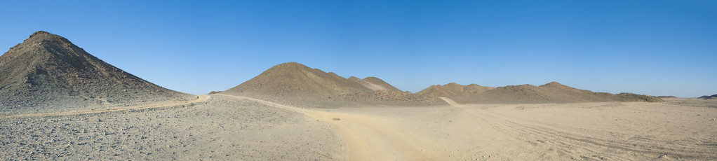 山的岩石沙漠风景