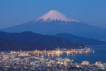 山富士和阿希湖