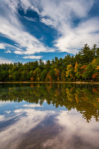 秋初的颜色和反射在回声回声湖州湖