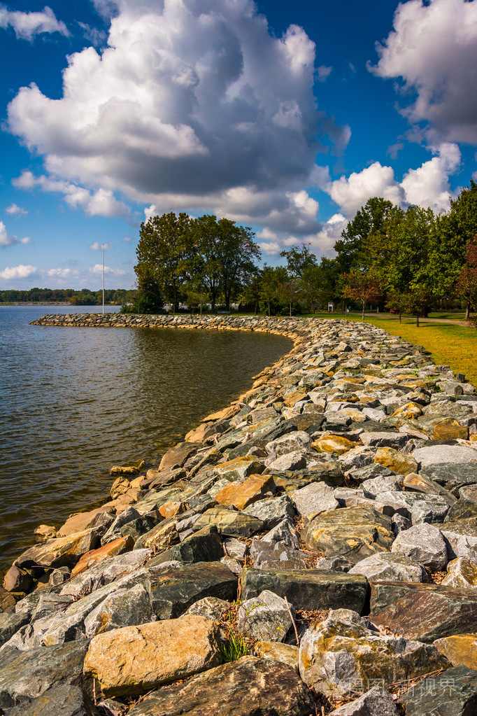 北东马里兰北东河岸边的岩石
