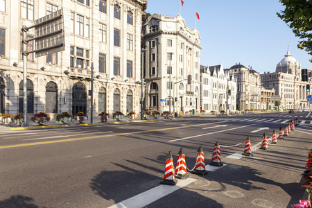 街道和老式建筑外滩附近图片