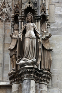 在维也纳的 St Stephen 大教堂圣的雕像