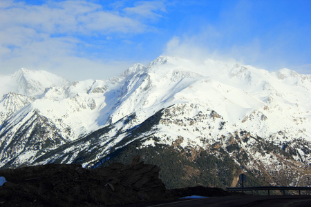 冬天，春天在比利牛斯山