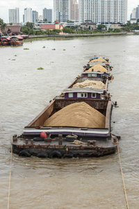 曼谷湄南河上沙船