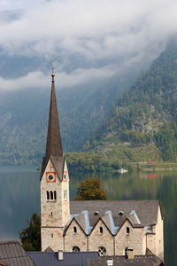 纤细的钟楼和路德教会