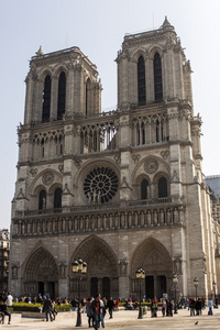 巴黎，法国，在 2011 年 3 月 27 日。圣母院。圣母院是巴黎的著名景点之一