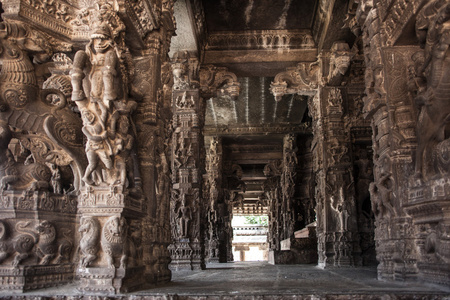 在 Varadaraja 寺的古代石刻