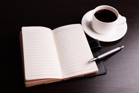 日记和笔的咖啡