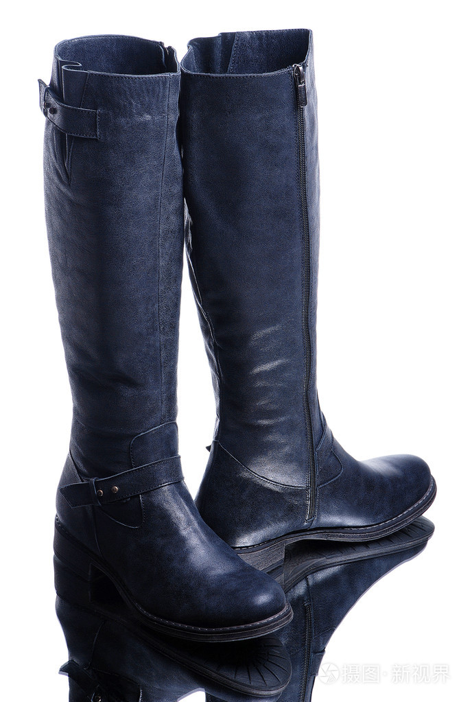 女性冬季穿的皮靴
