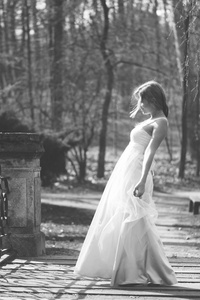 美丽的新娘户外 blackd 和白色图像