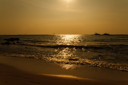 日落海滩上岛柯兰 Pattaya.Thailand