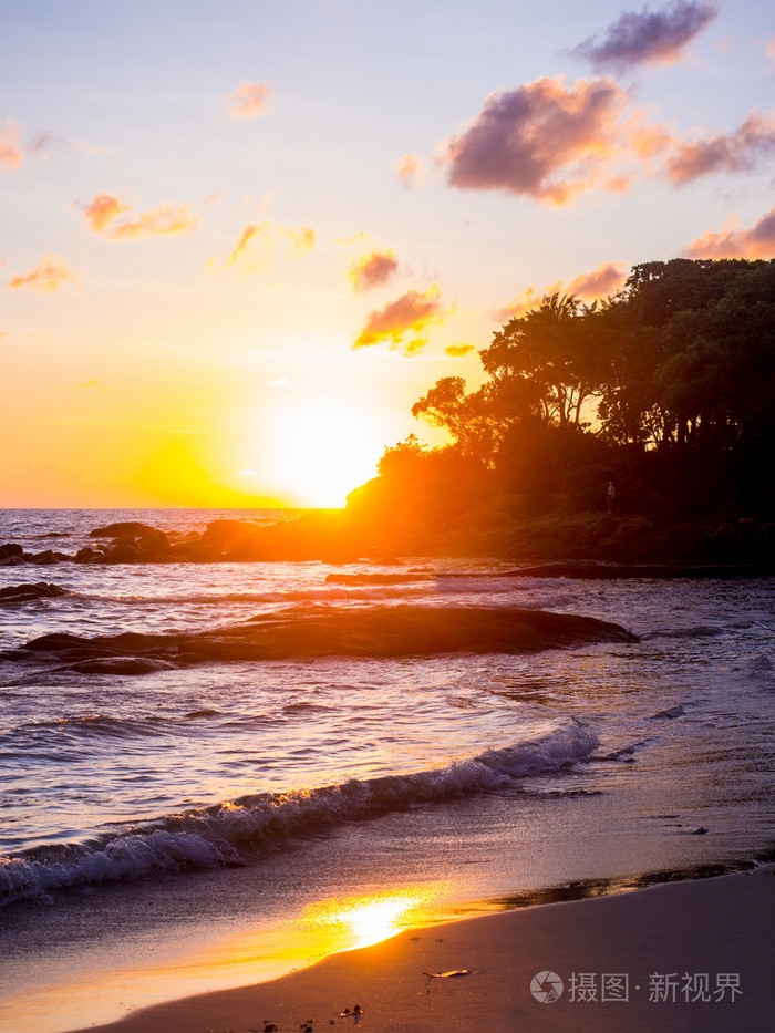 在苏梅岛海上日出照片-正版商用图片1hv1a5-摄图新视界