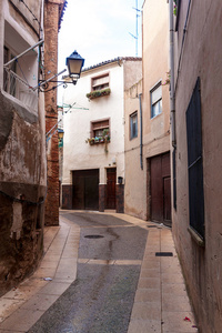 狭窄的小巷里的 Calahorra