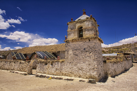 美丽的 Parinacota 村庄教会，Putre，智利的外部