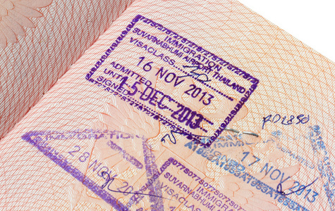 素万那普机场的护照盖上入境印章