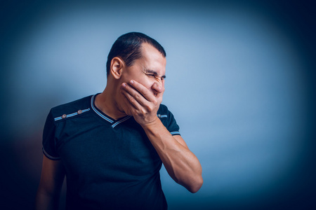 打哈欠的嘴图片