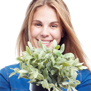 年轻酷女人与植物