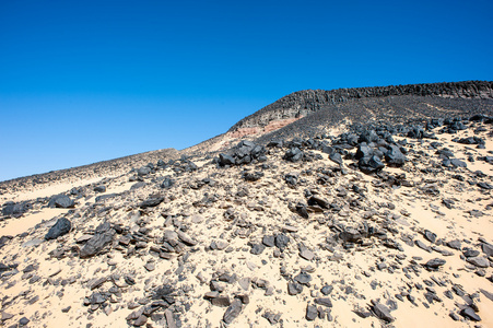 火山形成的在利比亚沙漠黑沙漠