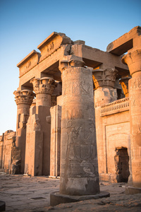 在日出，埃及神庙