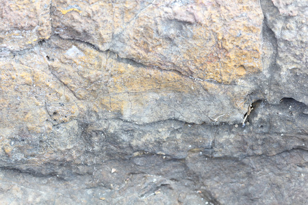岩石的纹理和层数从爱琴海海滨