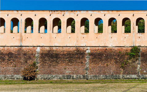 旧的防御墙，比萨意大利